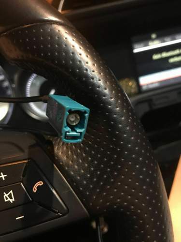Fakra Stecker kommt ans comand.jpg