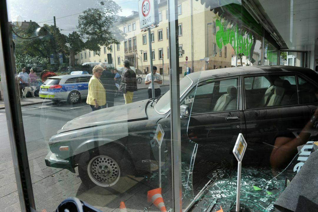 So drastische Konsequenzen wie auf dem Beispielbild hat Rückwärtsfahren zum Glück selten