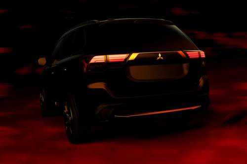 Nach drei Jahren bekommt der Mitsubishi Outlander neue Schürzen, Lampen und einen überarbeiteten Kühlergrill