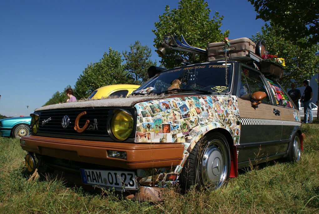 Sticker-Folie, Retro-Dachaufbauten und Fremdmarken-Radkappen sind in der Szene beliebt