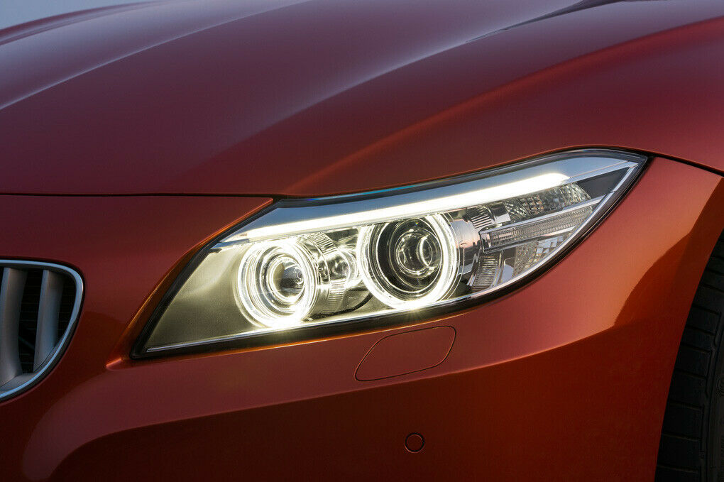 Die neuen Scheinwerfer des Z4 mit der LED-Augenbraue.