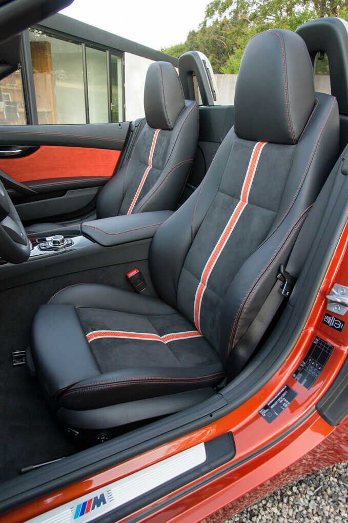 Das knallige Streifen im Sitz passt zur neuen Metallic-Farbe Valencia Orange.
