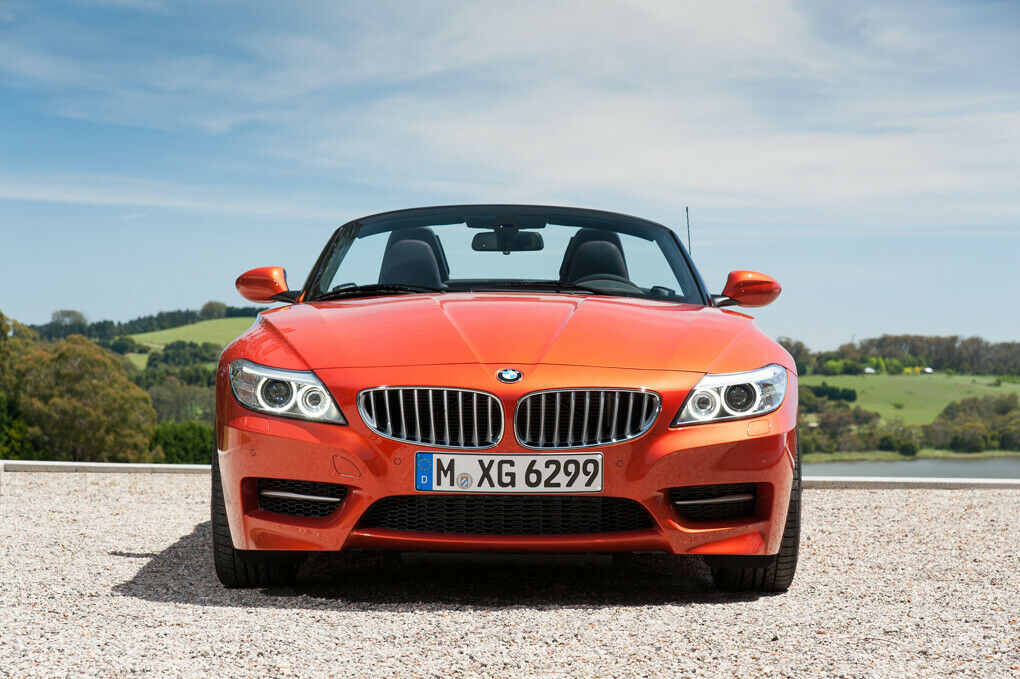 Die Scheinwerfer des neuen BMW Z4 haben eine neue LED-Augenbraue bekommen.