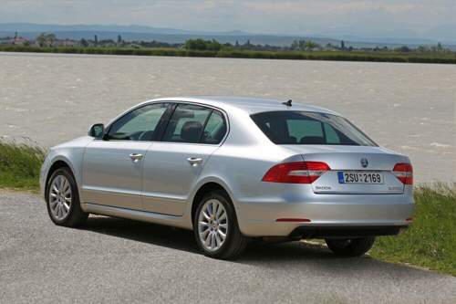Tiefstapler: So viel Raum wie der Skoda Superb bietet kein anderer fürs Geld