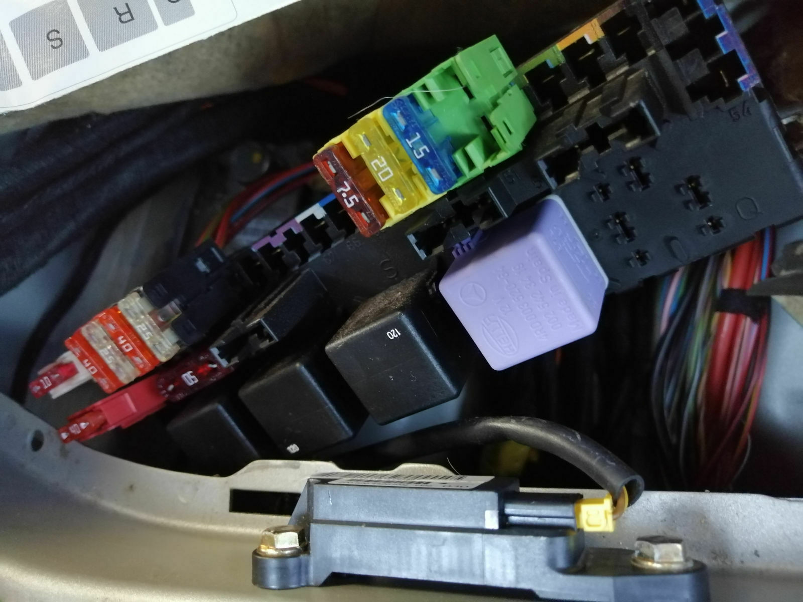 S-Klasse mit elektronischen Weh-Weh'chen.. jemand Ahnung?