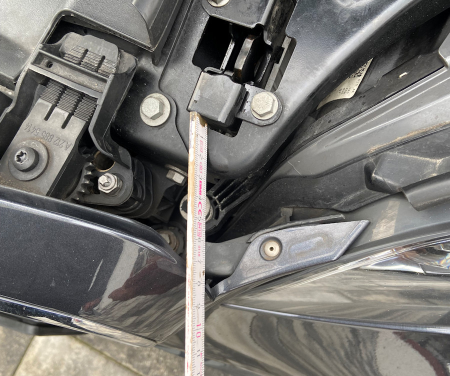 S212 (W212) BJ2011: Motorhaube klemmt, öffnen geht nicht