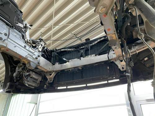 Motorraum schräg nach vorne oben