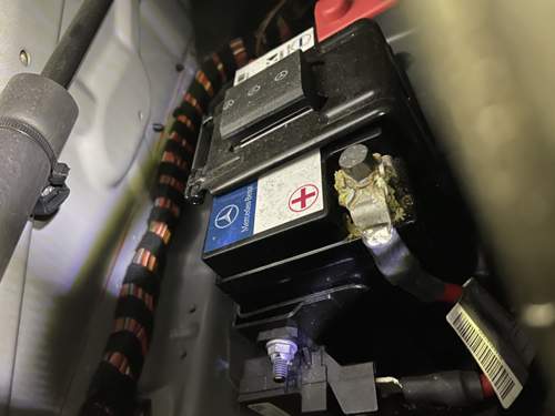 Zusatzbatterie Kofferraum