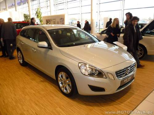Volvo V60 Cosmic-White mit Njord-Felge