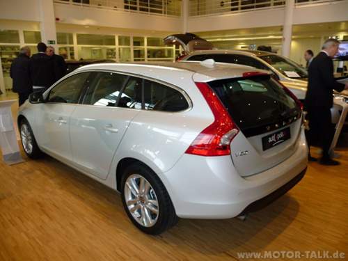 Volvo V60 Cosmic-White mit Njord-Felge