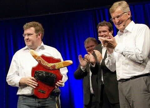 Saab schnappt sich Blogger Steven Wade