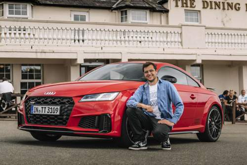 Der geliftete Audi TTS kommt mit breiteren Lufteinlässen und einem Grill mit dreidimensionalen Waben anstelle der Querstreben
