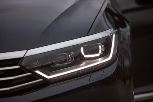 Passat-by-publict-026-8483918734886612058