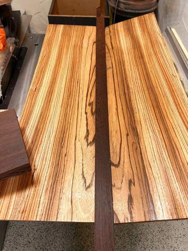 Zebrano Holz, in der Mitte Wenge