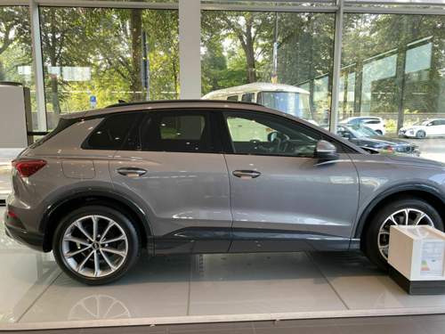 Audi Q4 - Taifungrau, Advanced, 5-V