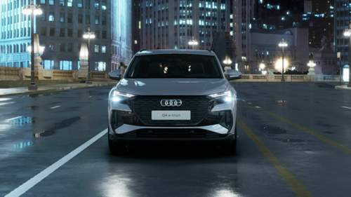 Audi Q4 Florettsilber, S-Line u. schwarz