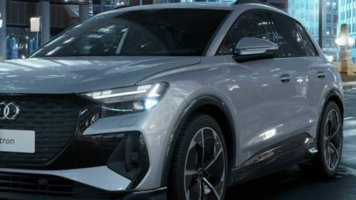 Audi Q4 Florettsilber, S-Line u. schwarz