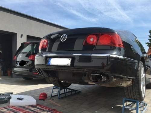 V8 - W12.jpg