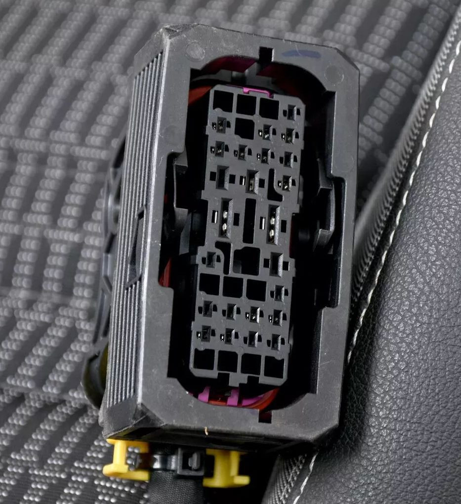 Schaltplan / Pin-Belegung Stecker Fahrer-(Komfort-)Sitz gesucht