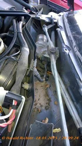 Abgebaute Scheibenwischer + Plastikvekle