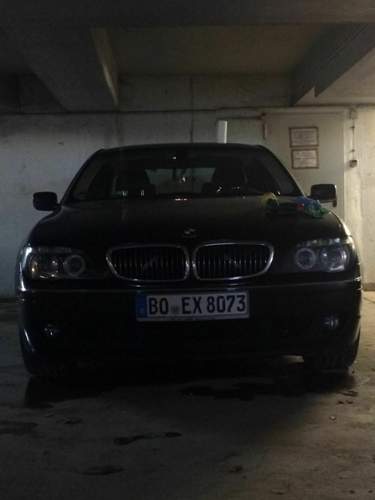 Ich kann kein Video Hochladen, aber an der Scheinwerfern sieht man eine unterschied, rechts ist poliert links nicht. Das Quietschen ist weg, also keine streifen kein nix einfach nur sauber und klares Sicht..jpg