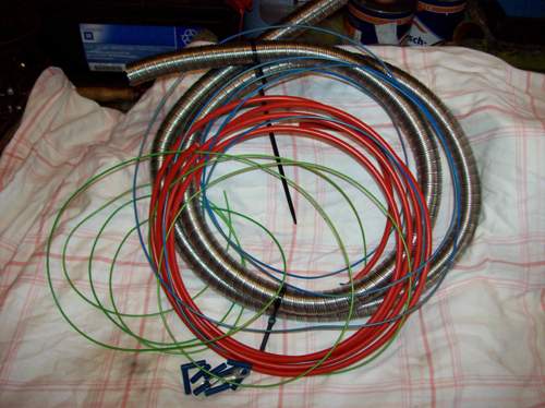 Kabel-stecker-kabelschuh-und-abgasrohr2