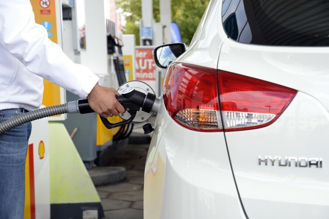 Tanken mit dem Wasserstoff-Hyundai. In Deutschland ist das kaum möglich