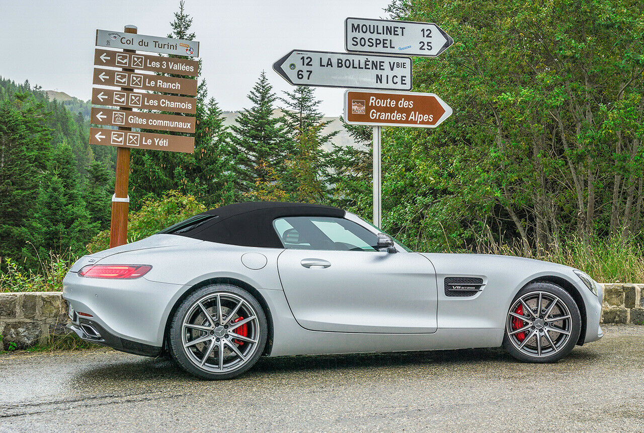 So könnte ein Mercedes-AMG GT Roadster aussehen. Die Technik bleibt fast komplett erhalten