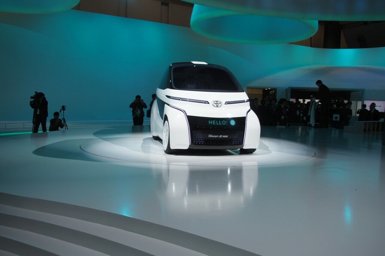 Das Toyota Concept i Ride von der Tokio Motor Show 2017 erinnert an den Smart Vision EQ fortwo. Den hatte Daimler auf der IAA 2017 gezeigt