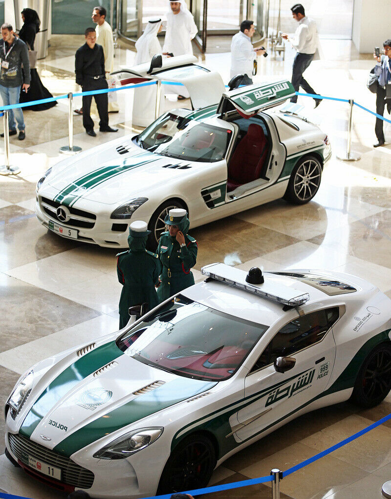 Zudem gehört ein Mercedes SLS zum Fuhrpark der Polizei in Dubai