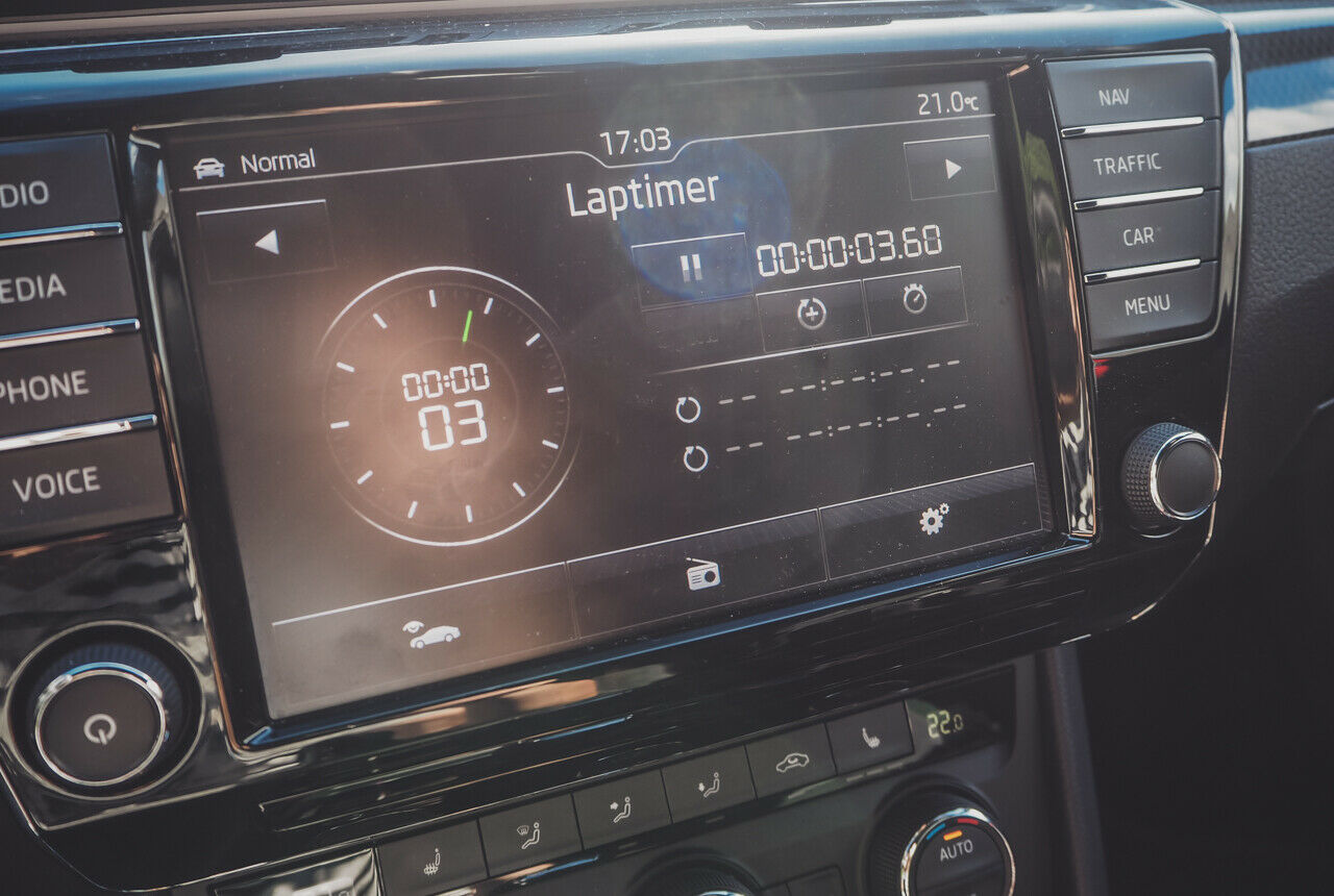 Auch wenn er einen Laptimer hat: Ein richtiger Sportler ist der Skoda Superb nicht. Auch nicht in der 190 PS-TDI-Variante mit Sportline-Paket