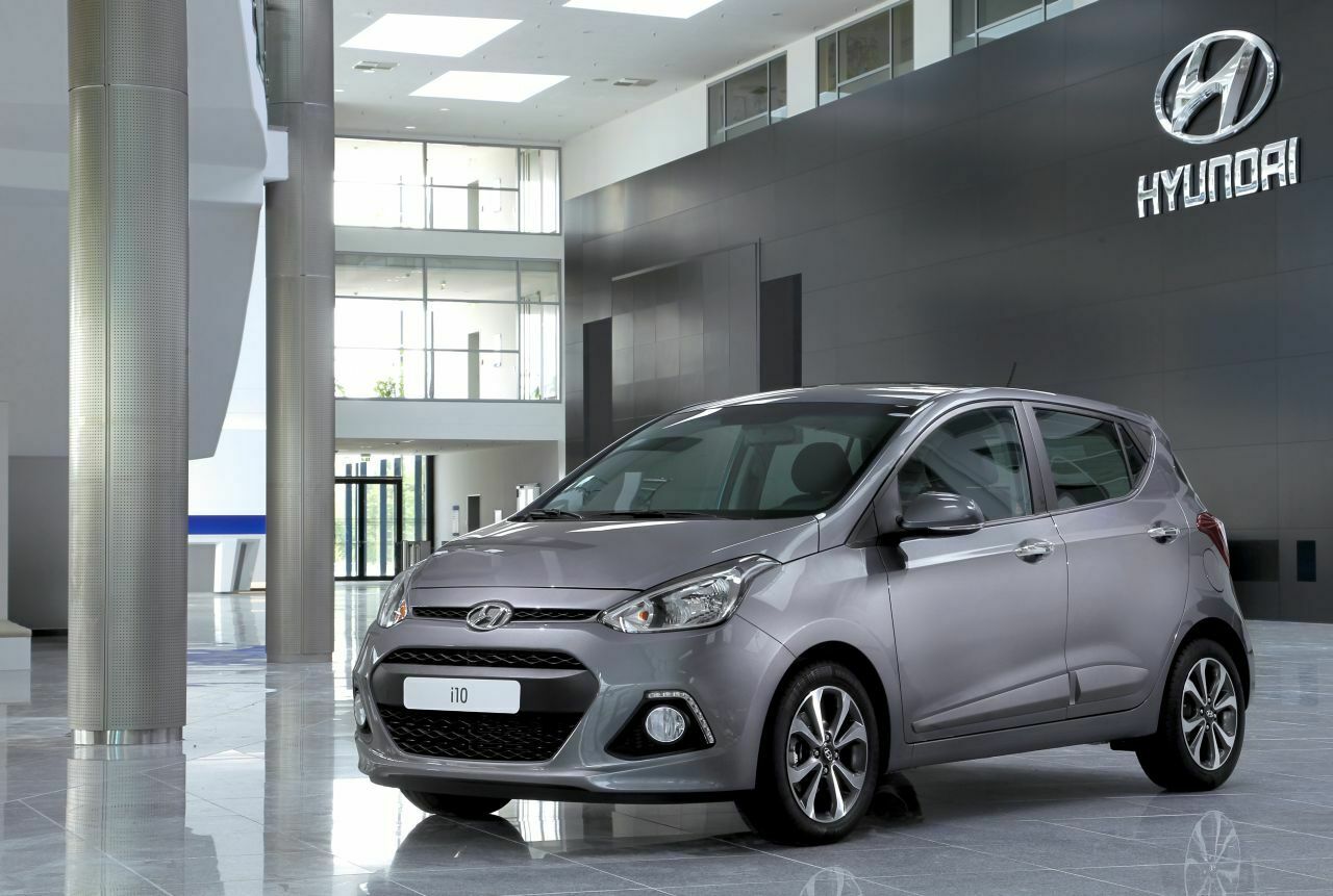 Der neue i10 zeigt deutliche Familienähnlichkeit zu den größeren Hyundai-Modellen. Der Hersteller nennt das Design übrigens „Fluidic Sculpture“
