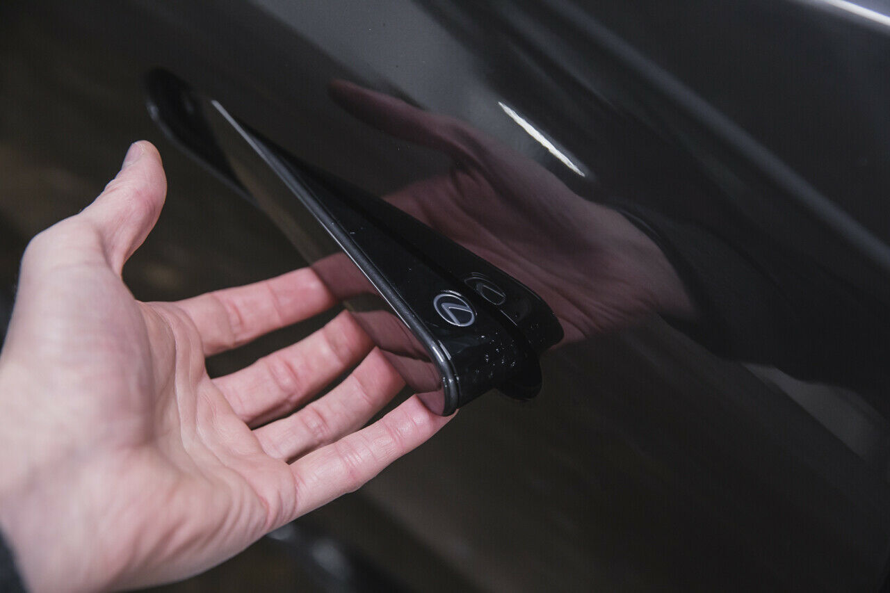Die Türgriffe verschwinden in den Türen und zeigen sich erst, wenn man das Auto entriegelt