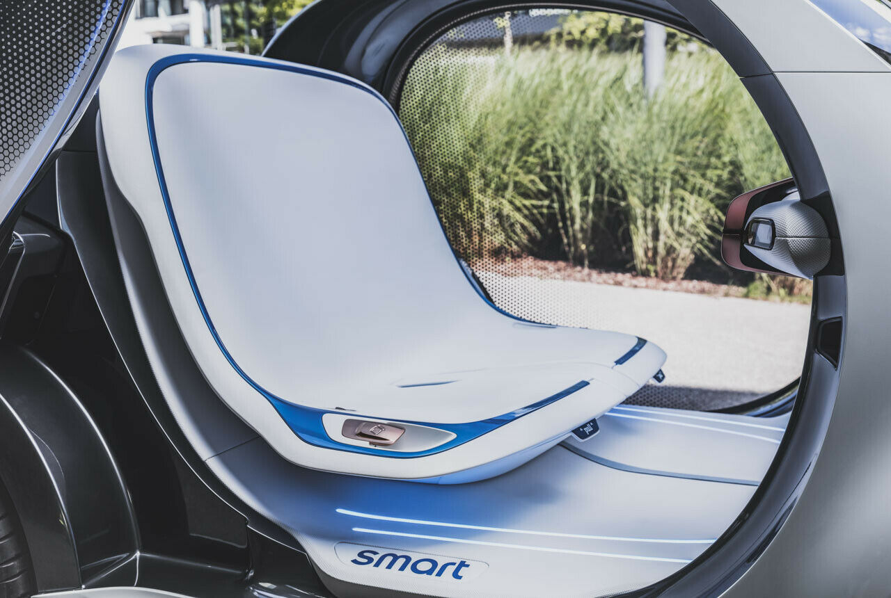 Die Sitze sind mit gut abwischbarem Kunstleder bezogen, wegen der Hygiene beim Carsharing