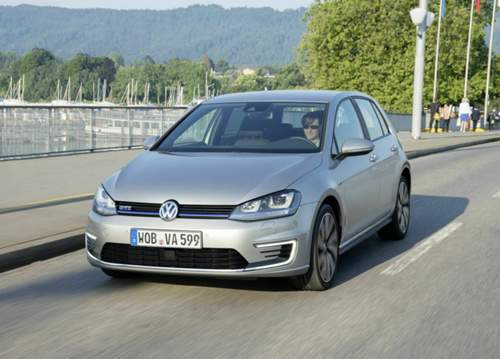 Das Minus bei VW entsteht vor allem, weil die Topseller Golf und Passat am Markt schwächeln. Der Golf erhält noch in diesem Jahr ein Facelift