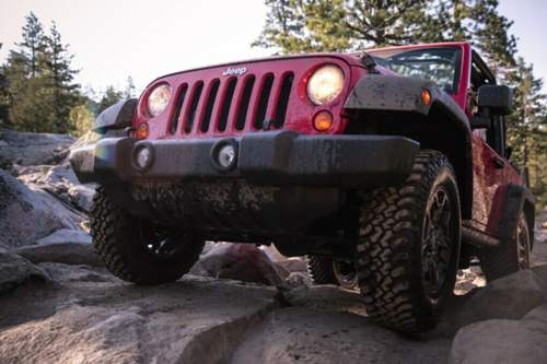Wasser, Steine, Schlamm und Baumstämme. Auf dem Rubicon Trail gibt es alles, was ein Offroader braucht