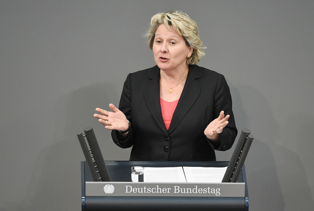 Umweltministerin Schulze schlägt eine stufenweise Nachrüstung der Hardware älterer Dieselfahrzeuge vor