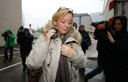 Managerin Sabine Kehm machte am Montagabend deutlich, dass Michael Schumacher nicht außer Lebensgefahr ist