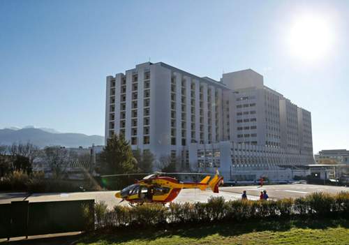 Schumacher liegt nach seinem Sturz im 'Centre Hospitalier Universitaire' (CHU) in Grenoble