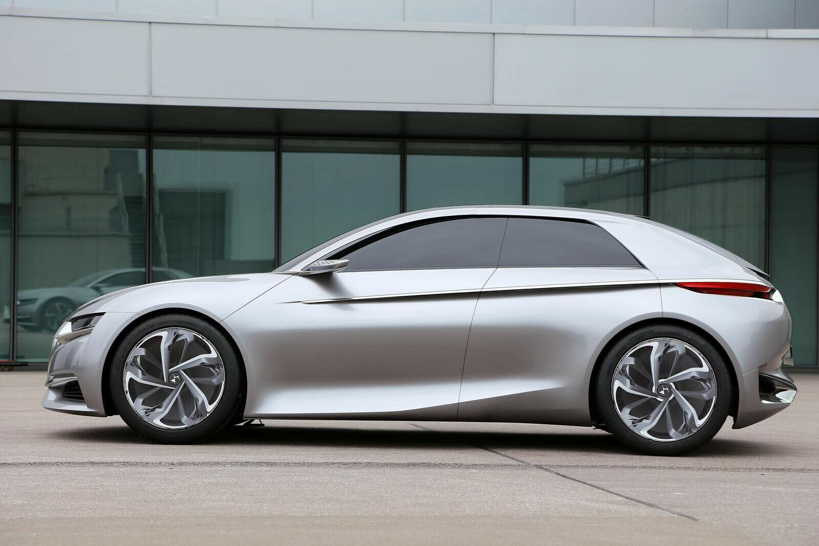 Die Citroën Divine DS misst 4,21 Meter