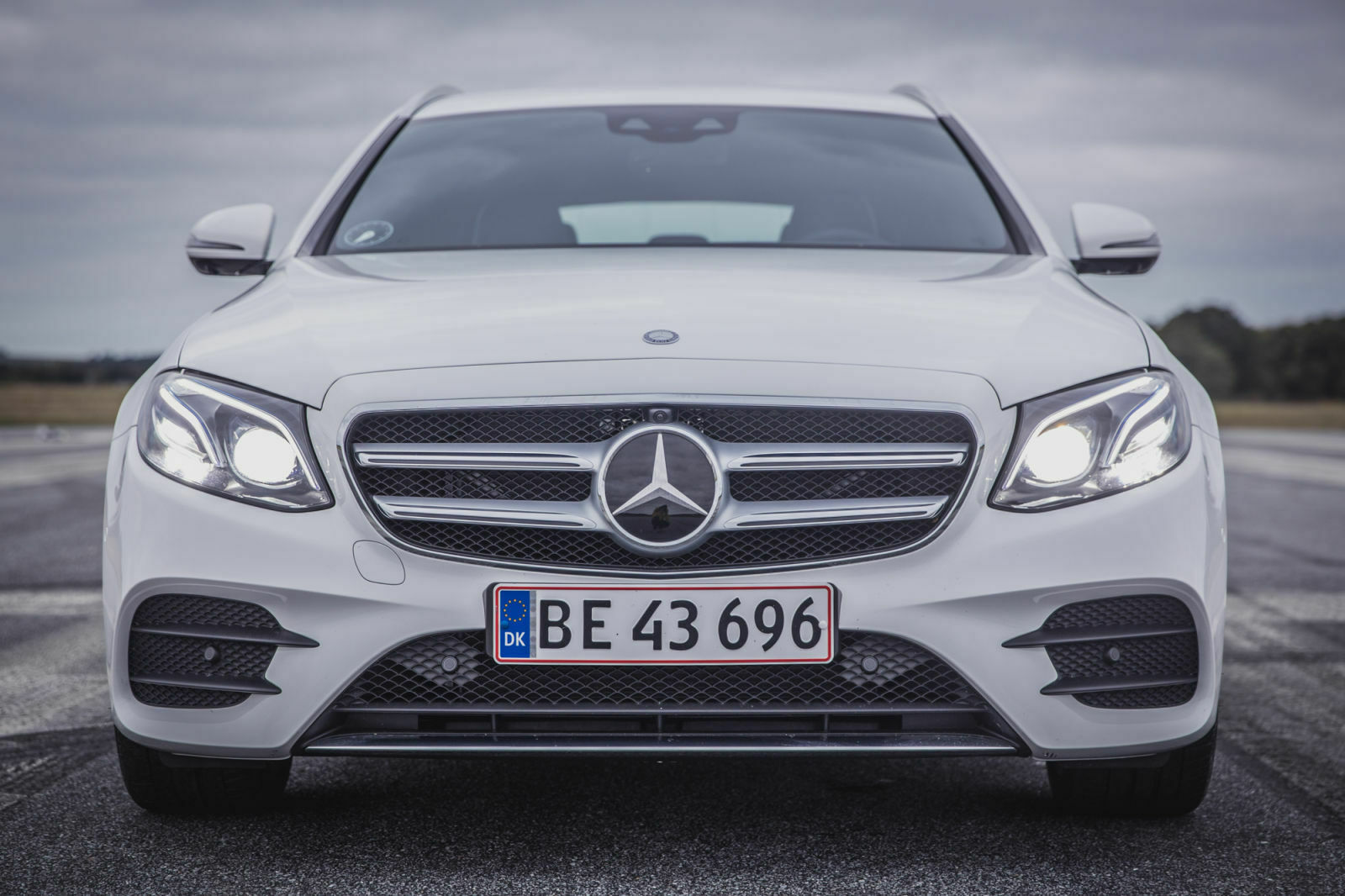 Mercedes E 220d T-Modell und Volvo V90 D5 AWD im Vergleichstest