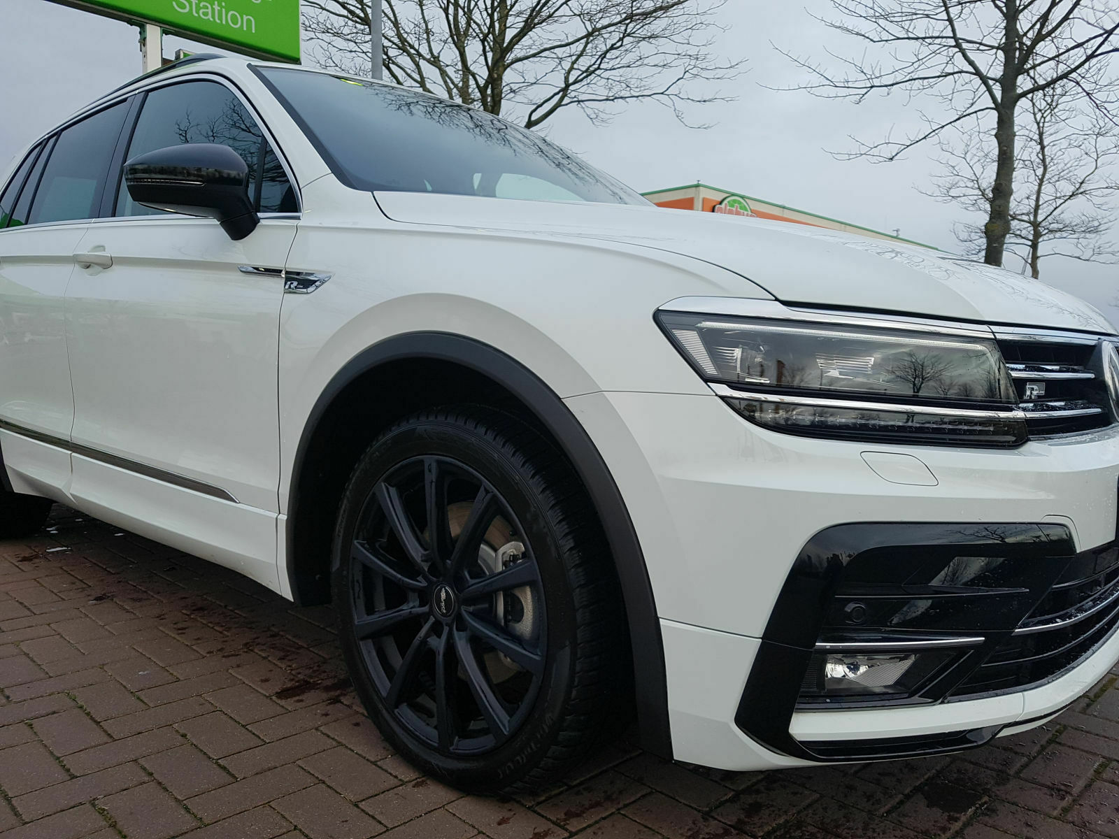 Schwarze Felgen am Tiguan - Fotos!