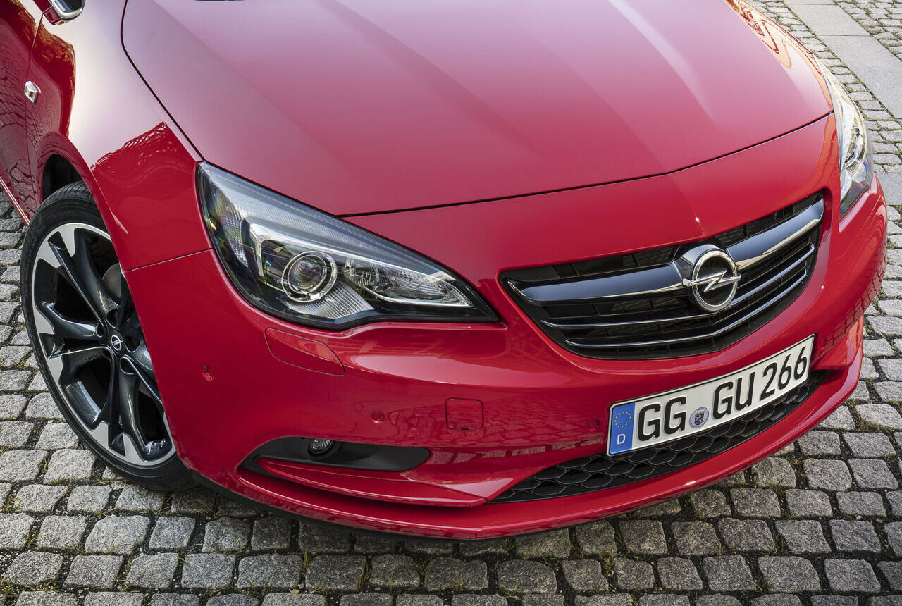 Schwarzer Grill: Opel Cascada Supreme