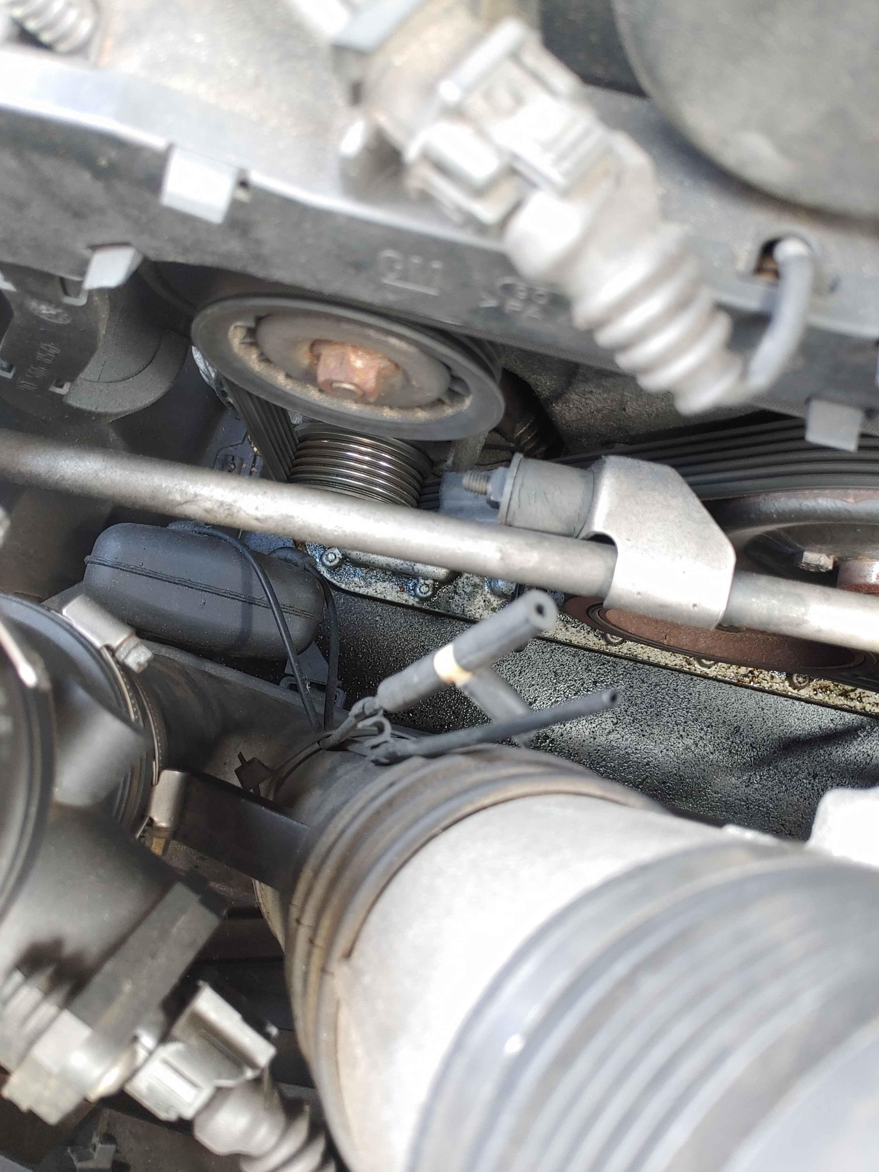 Schwarzer Kasten mit Vakuum-Leitung im Motorraum?