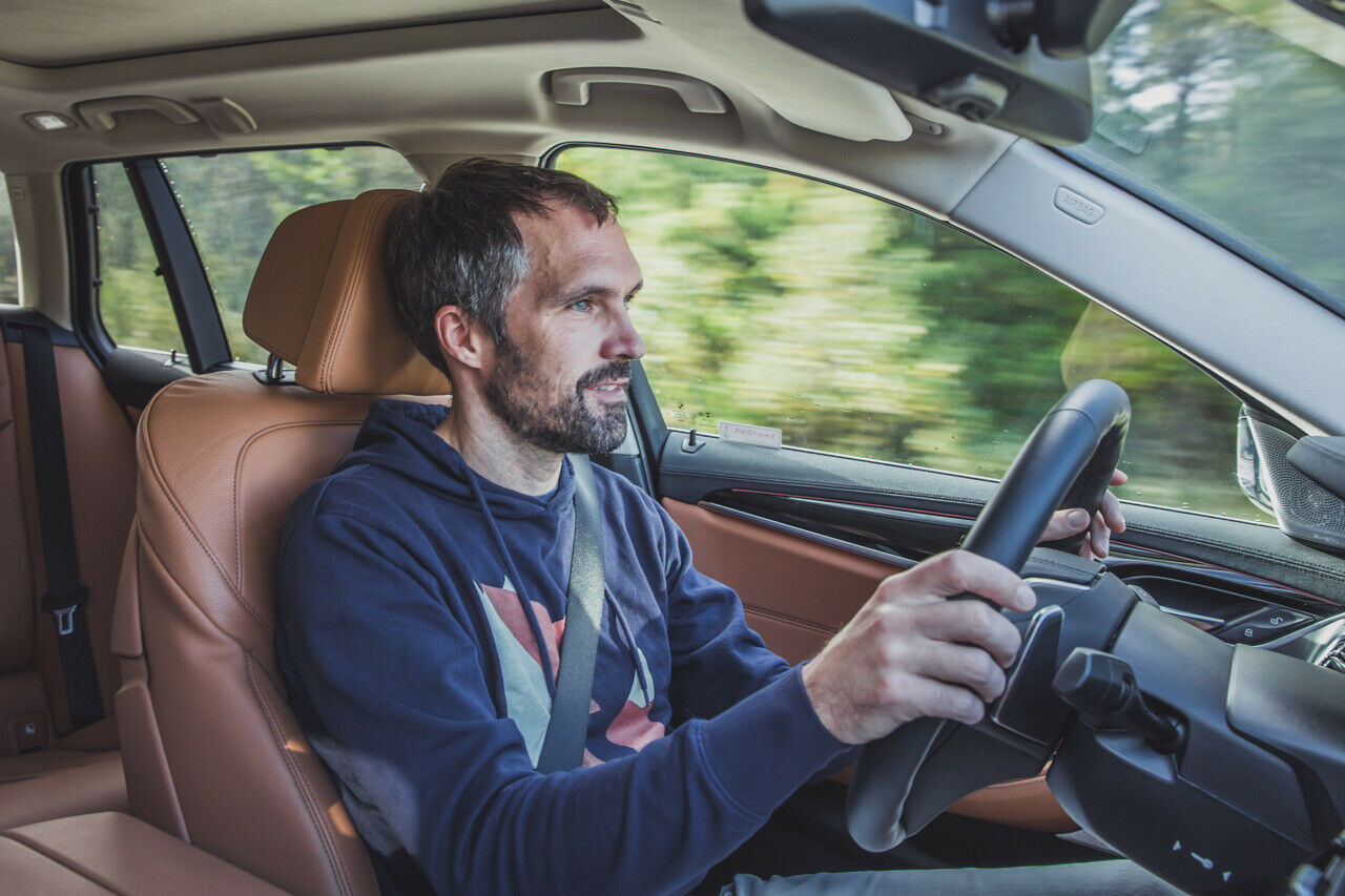 Im 530d xDrive sitzt man etwas tiefer, eine perfekte Sitzposition ist schnell gefunden