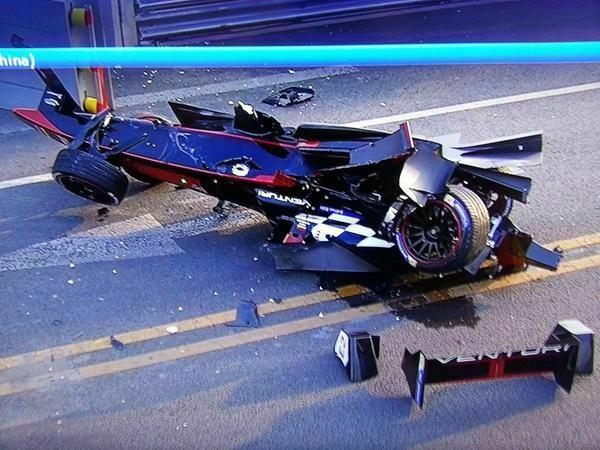 Das Auto von Nickheidfeld nach dem Unfall