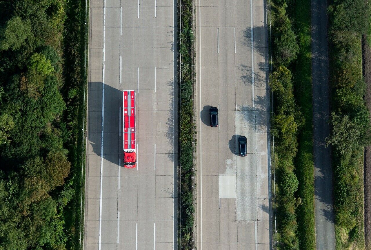 Weniger Schwerlastverkehr schont Autobahnen und Brücken