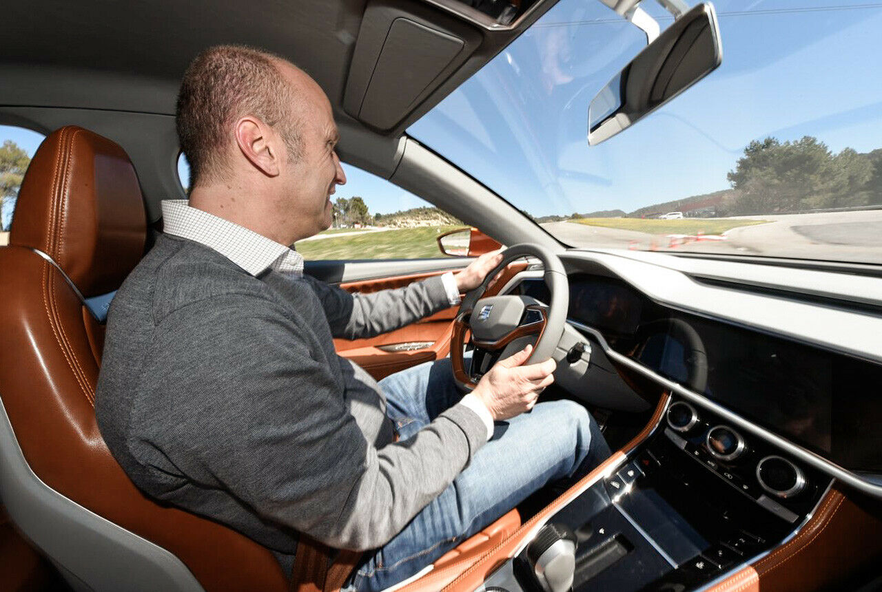 Der Autor am Steuer des Seat 20V20