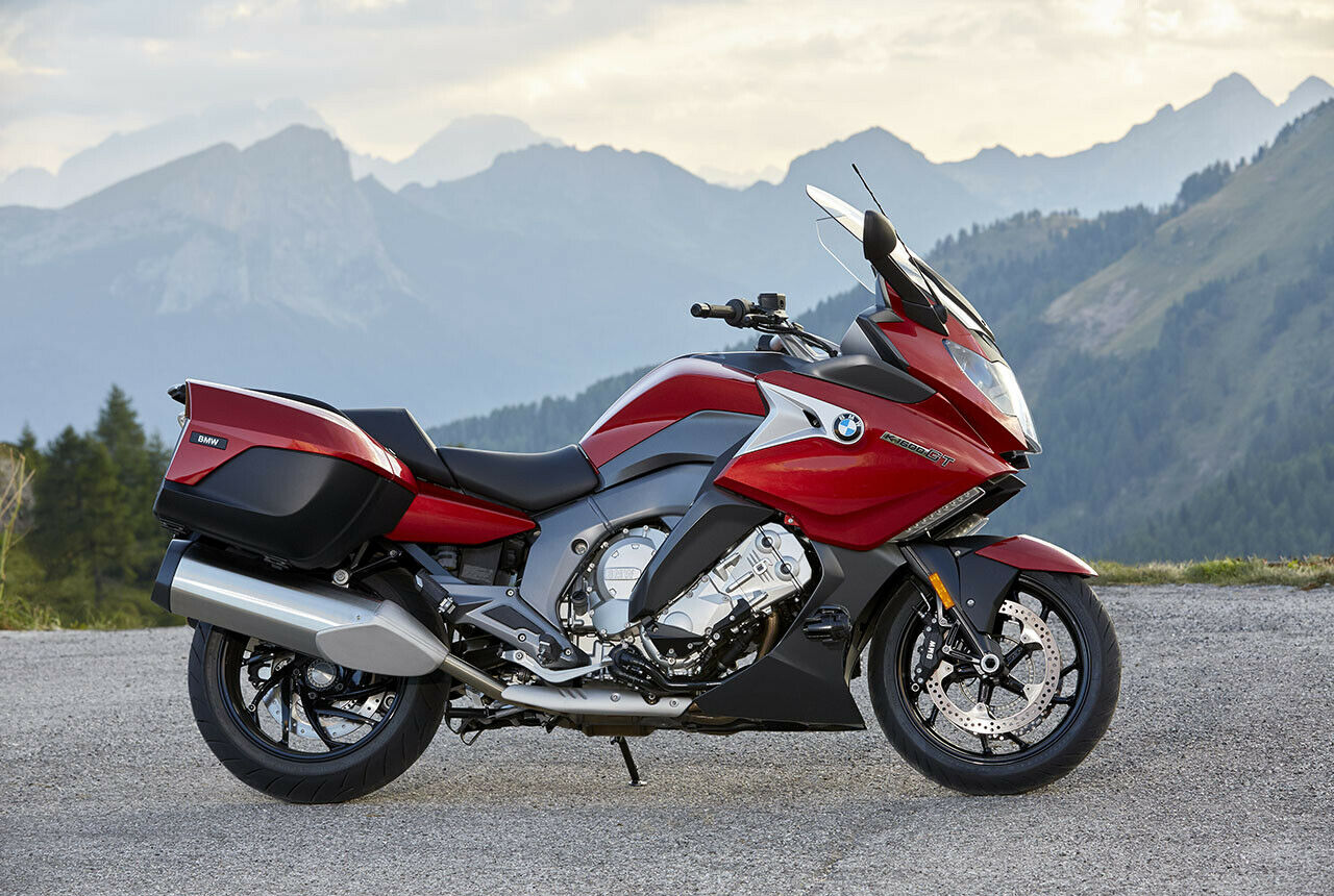 Die Sitzhöhe der K 1600 GT lässt sich zwischen 81 und 83 Zentimetern variieren