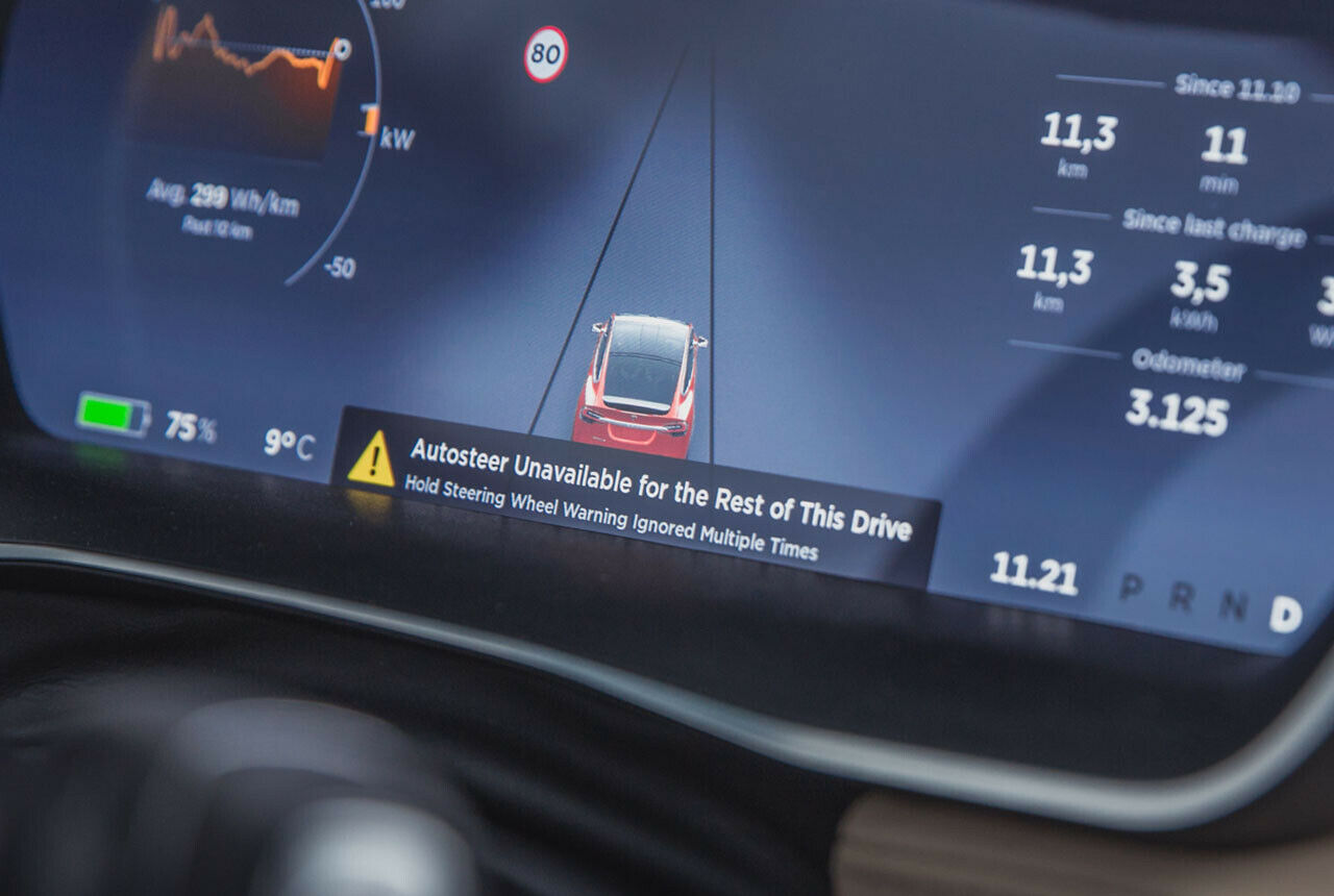 Tesla "Autopilot" 8.0: Seit dem letzten Update hat fortwährendes Ignorieren der Warnhinweise des Autopiloten ernsthafte Konseuqenzen